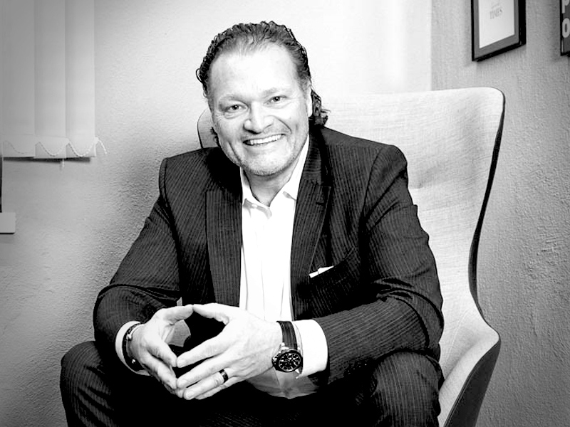 Prof. Dr. Dirk Zupancic in seinem Büro